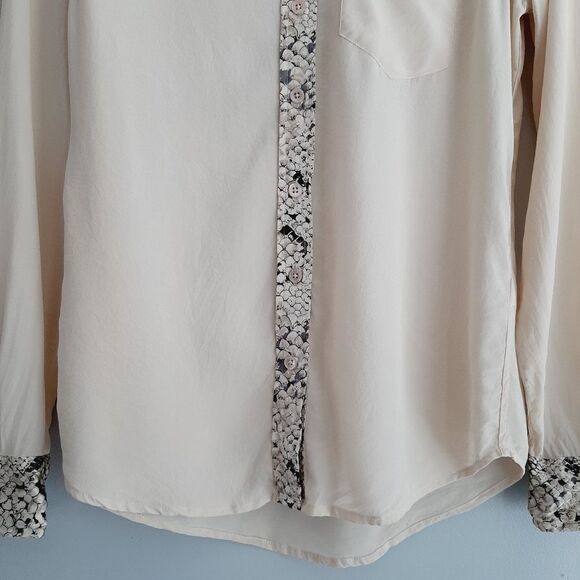 EQUIPMENT FEMME \ 100% Silk Button Down Blouse Cream Snake Skin Print Sz S - Picture 3 of 14